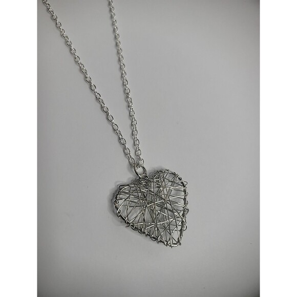 Vintage Silver Tone Chain Necklace Silver Tone Wire Wrapped Heart Pendant - Picture 8 of 11
